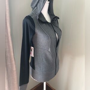 🌺CLEAR OUT ITEM🌺 ⭐️NWT Shape Active Hana fleece mesh jacket